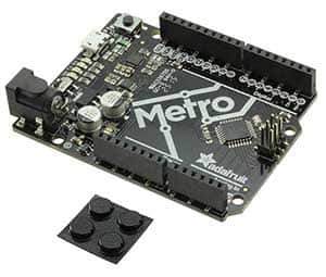 带针座的 Adafruit Metro 328 板图片